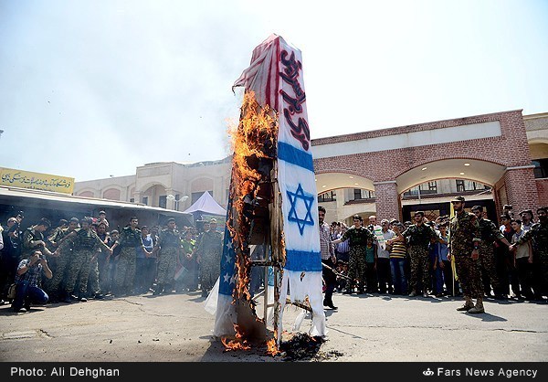 A Nemzetközi Quds napon izraeli és amerikai zászlókat is égettek 