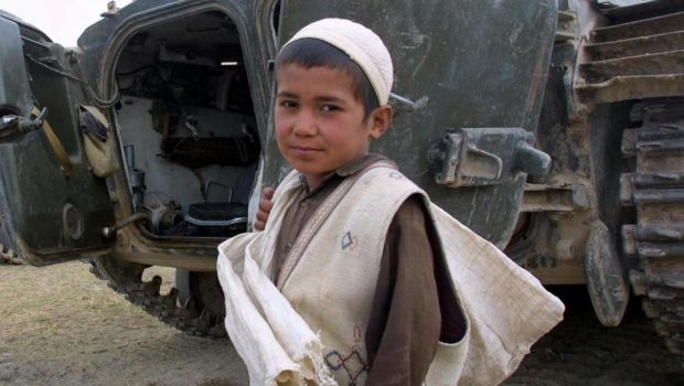 Afgán kisfiú - képünk illusztráció (Fotó: MTI/EPA/AFPI/Joel Robine)