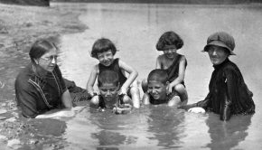 Forrás: Fortepan Maros-parti fürdőzők 1921-ben. Mérsékelt szabadosság